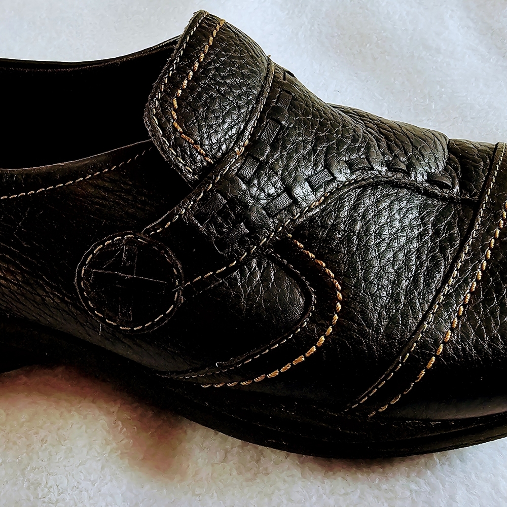 Women's Clarks in-motion slip-ons, size 9 1/2, navy